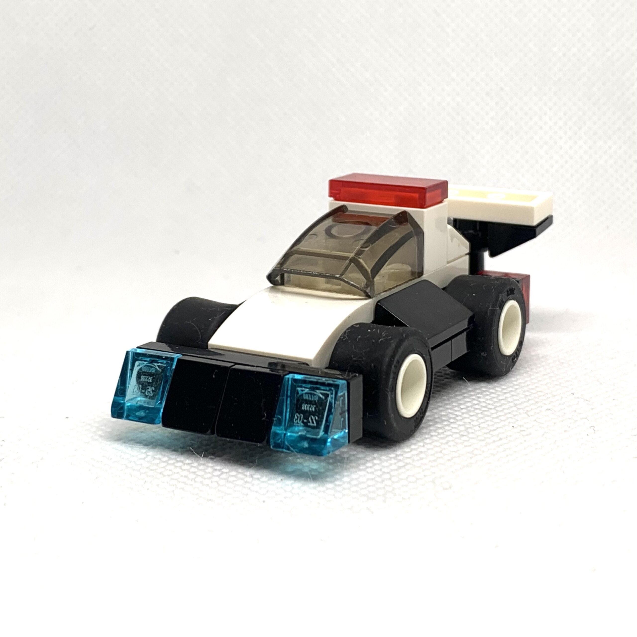 レゴで作ったレーシングカータイプのパトカー