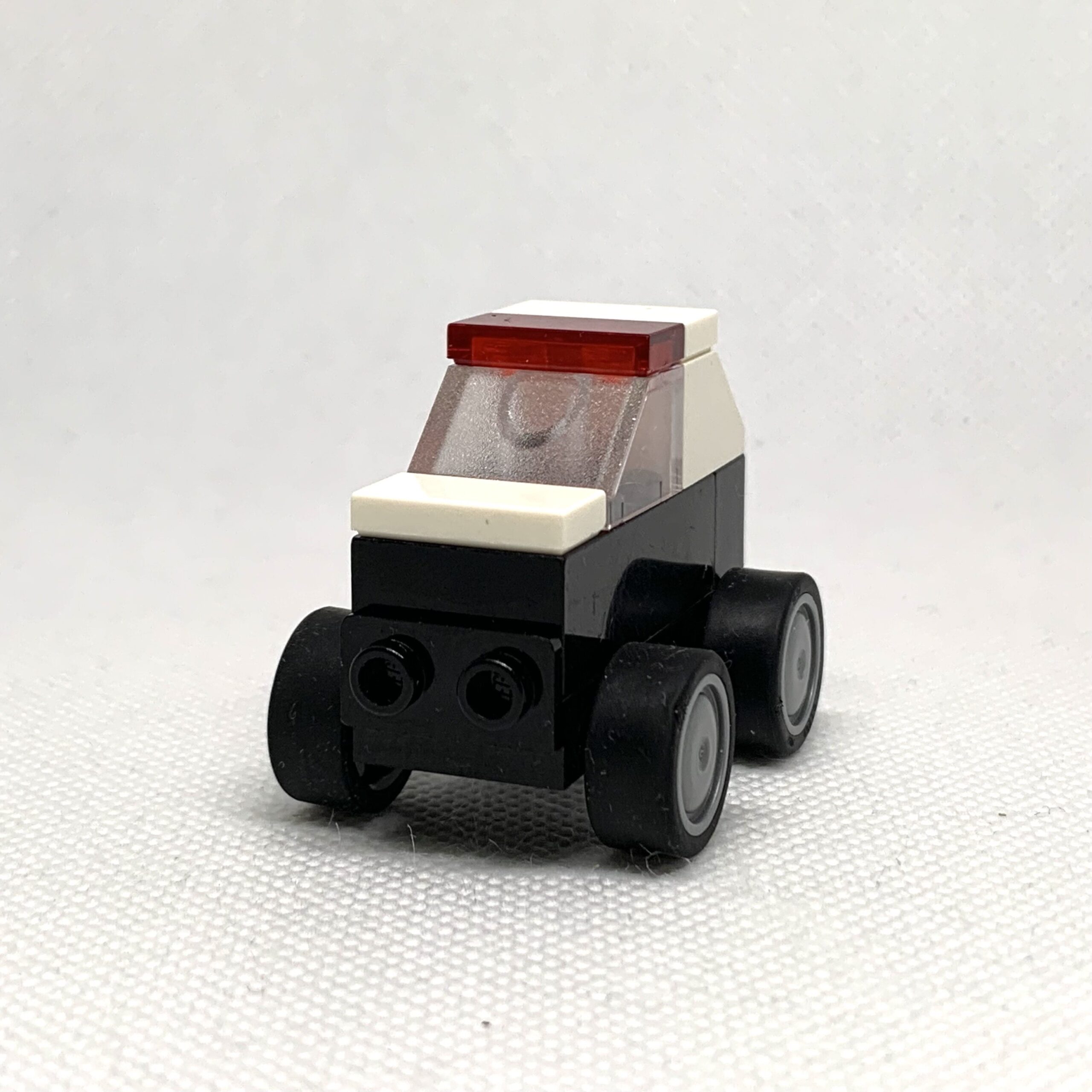 レゴで作ったSUVのパトカー